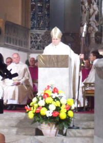 Foto von Bischof Konrad bei der Predigt im Dom