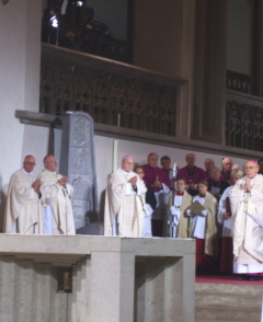 Foto von Bischof Konrad beim Bischofsstuhl