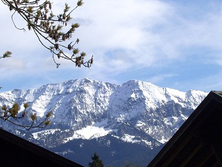 Foto schneebedeckter Berge bei Garmisch