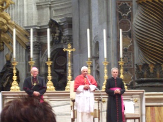 Foto von Papst Benedikt bei der Audienz im Petersdom