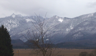 Foto der verschneiten Berge bei Murnau