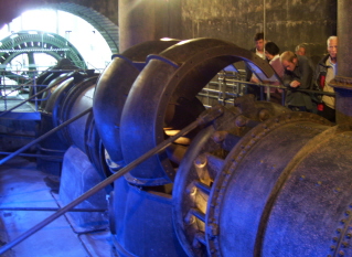 Foto einer historischen Turbinenkammer im Lechmuseum