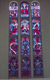 Foto der Westfenster der Benediktinerabtei Kornelimünster