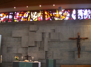Foto vom Altarraum der Markuskirche in Aalen