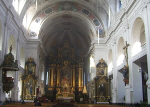 Foto vom Kirchenraum in der Basilika St. Anna in Altötting