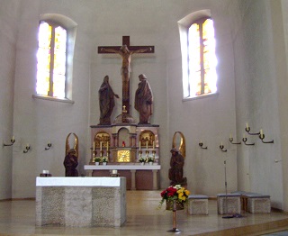 Foto vom Altarraum in St. Laurentius in Aschaffenburg-Leider
