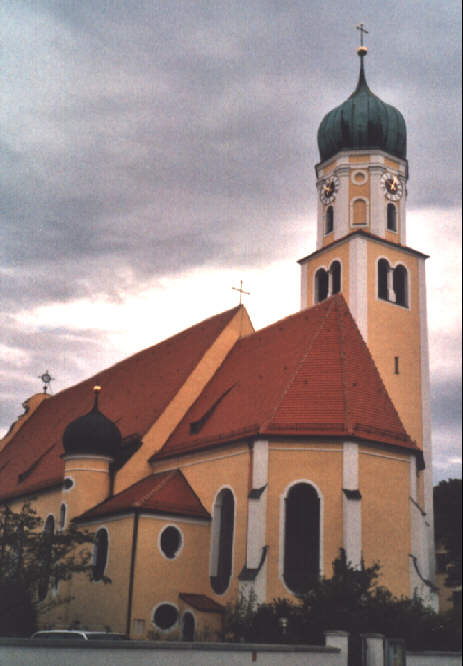 Foto der kath. Pfarrkirche St. Georg in Augsburg-Haunstetten