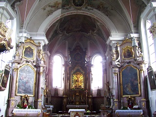 Foto vom Altarraum in Mariä Himmelfahrt in Bad Aibling