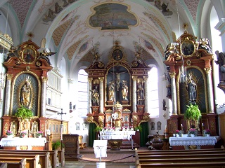 Foto vom Altarraum in St. Jakobus in Willing