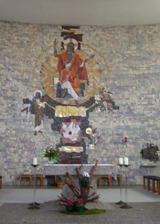 Foto vom Altarraum in Herz-Jesu in Bad Feilnbach