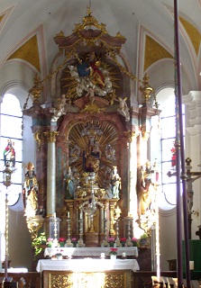 Foto vom Altar in der kath. Kirche in Dettendorf