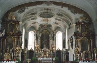 Foto vom Altarraum in St. Martin in Bad Kohlgrub