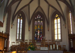 Foto vom Altarraum in St. Blasius in Bad Liebenzell
