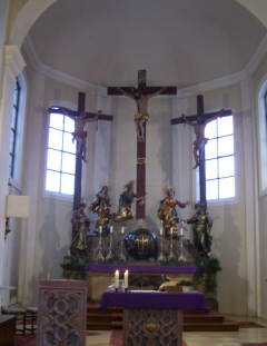 Foto vom Altar in der Wallfahrtskirche Heilig Kreuz in Bad Wurzach