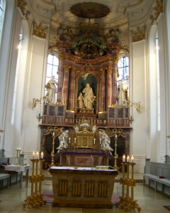 Foto vom Altar in St. Verena in Bad Wurzach