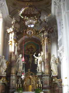 Foto vom Hochaltar der Dreifaltigkeitskirche in Messbach