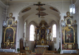 Foto vom Altarraum in St. Georg in Rot im unteren Rottal
