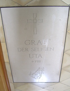 Foto vom Grab der seligen Uta in St. Simon und Judas in Uttenweiler