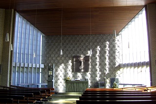 Foto vom Altarraum in St. Elisabeth in Möhrendorf