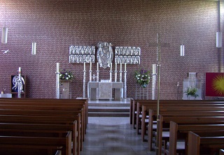 Foto vom Altarraum in St. Laurentius in Möhrendorf