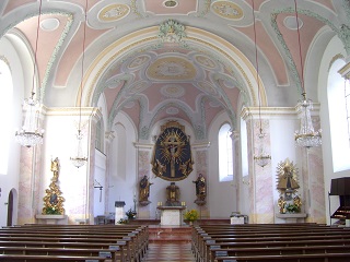 Foto vom Altarraum in St. Pankratius in Reit im Winkel