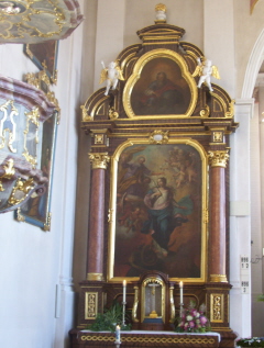 Foto vom linken Seitenaltar in St. Jakobus in Greding