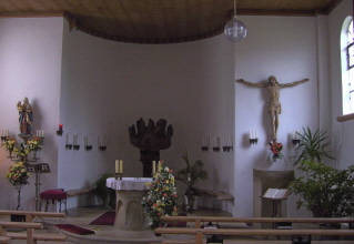 Foto vom Altarraum in St. Hartmann in Oberpolling