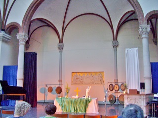Foto vom Altarraum der Marthakirche in Berlin