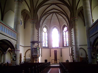 Foto vom Altarraum in St. Josef in Bielefeld
