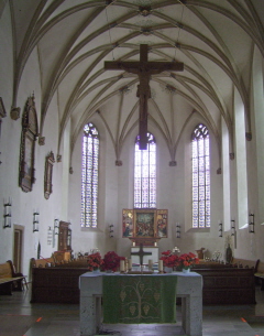 Foto vom Altarraum in St. Peter und Paul in Blaubeuren