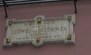 Foto der Inschrift am Beethoven-Geburtshaus