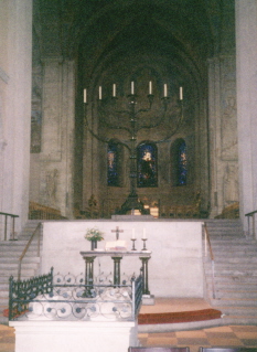 Foto vom Altarraum im Dom St. Blasius in Braunschweig
