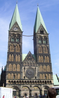 Foto vom Westportal vom Dom St. Petri in Bremen