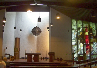 Foto vom Altarraum in St. Hildegard in Bremen