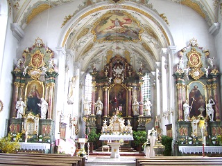 Foto vom Altarraum in St. Martin in Jengen