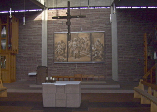 Foto vom Altarraum in Heilig-Kreuz in Calw-Heumaden