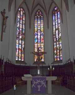 Foto vom Altarraum der Stadtkirche St. Peter und Paul in Calw