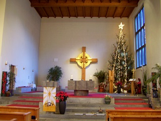 Foto vom Altarraum der Erlöserkirche in Chur