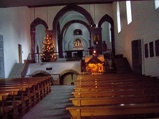 Foto vom Altarraum in St. Lucius in Chur