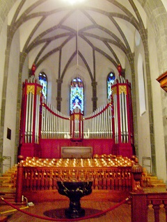 Foto vom Altarraum der Martinskirche in Chur