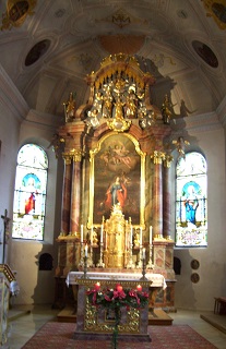 Foto vom Altar in St. Ursula in Pellheim