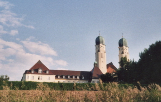 Foto der Abteikirche Schweiklberg