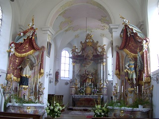 Foto vom Altarraum in St. Alban
