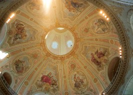 Foto der Kuppelfresken in der Frauenkirche in Dresden