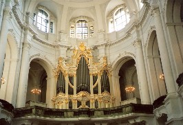 Foto der Orgelempore in der Schlosskirche in Dresden