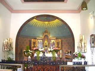 Foto vom Altarraum der Wallfahrerkapelle St. Maria in Gaimersheim