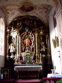 Foto vom Altar in St. Leonhard in Gammersfeld