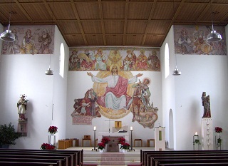 Foto vom Altarraum in St. Georg in Schernfeld