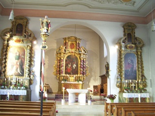 Foto vom Altarraum in St. Andreas in Wellheim