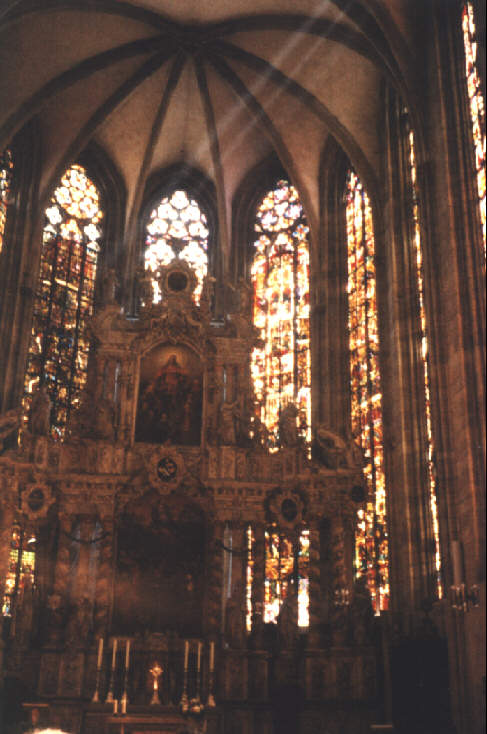 Foto vom Altarraum im Mariendom in Erfurt